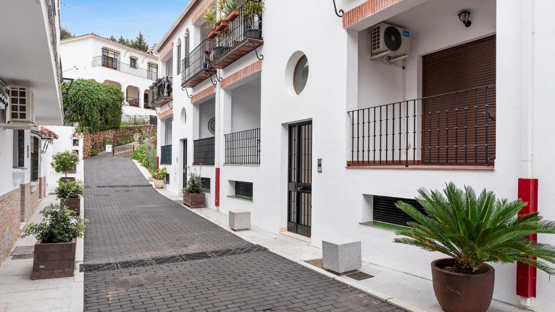 2 Bed Apartment In Benahavis Village